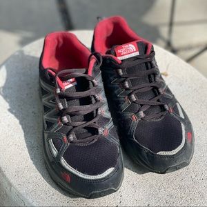 Boy’s North Face hiking shoes, Size 4 never used at the moment we buy here P